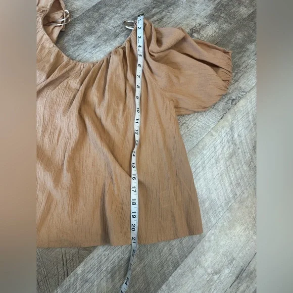 Old Navy size LARGE tan top, puffy sleeve-elastic cuff - Picture 10 of 13
